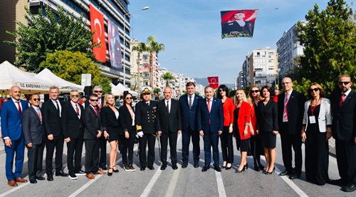 29 Ekim Cumhuriyet Bayramının 100. Yılı Karşıyaka Hükümet Konağı Önünde Coşkuyla Kutlandı.